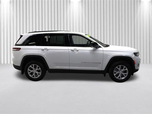 Used 2022 Jeep Grand Cherokee Limited w/ MOPAR Finishing Package AWD/4WD image 2