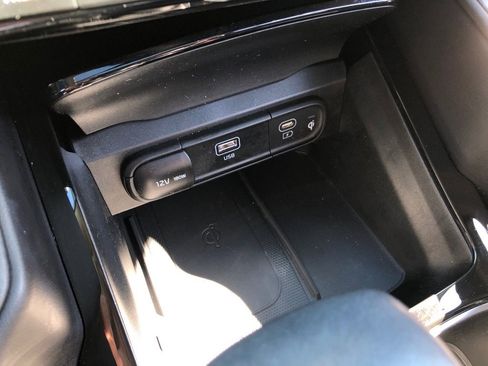 Used 2024 Kia Telluride EX w/ EX Captain's Chair Package image 29