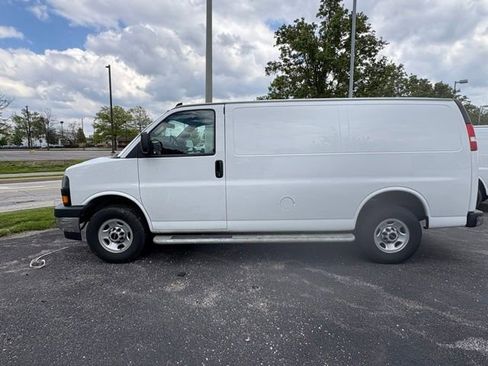 Used 2024 GMC Savana 2500 w/ Driver Convenience Package RWD image 2