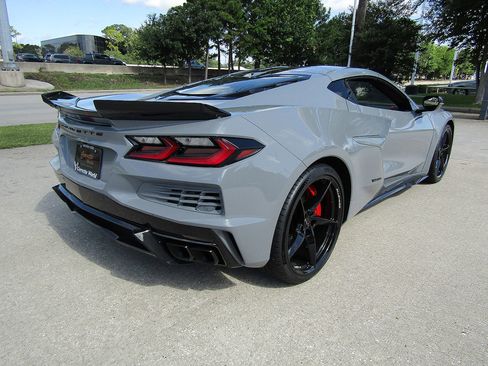 Used 2025 Chevrolet Corvette E-Ray w/ Stealth Interior Trim Package AWD/4WD image 5