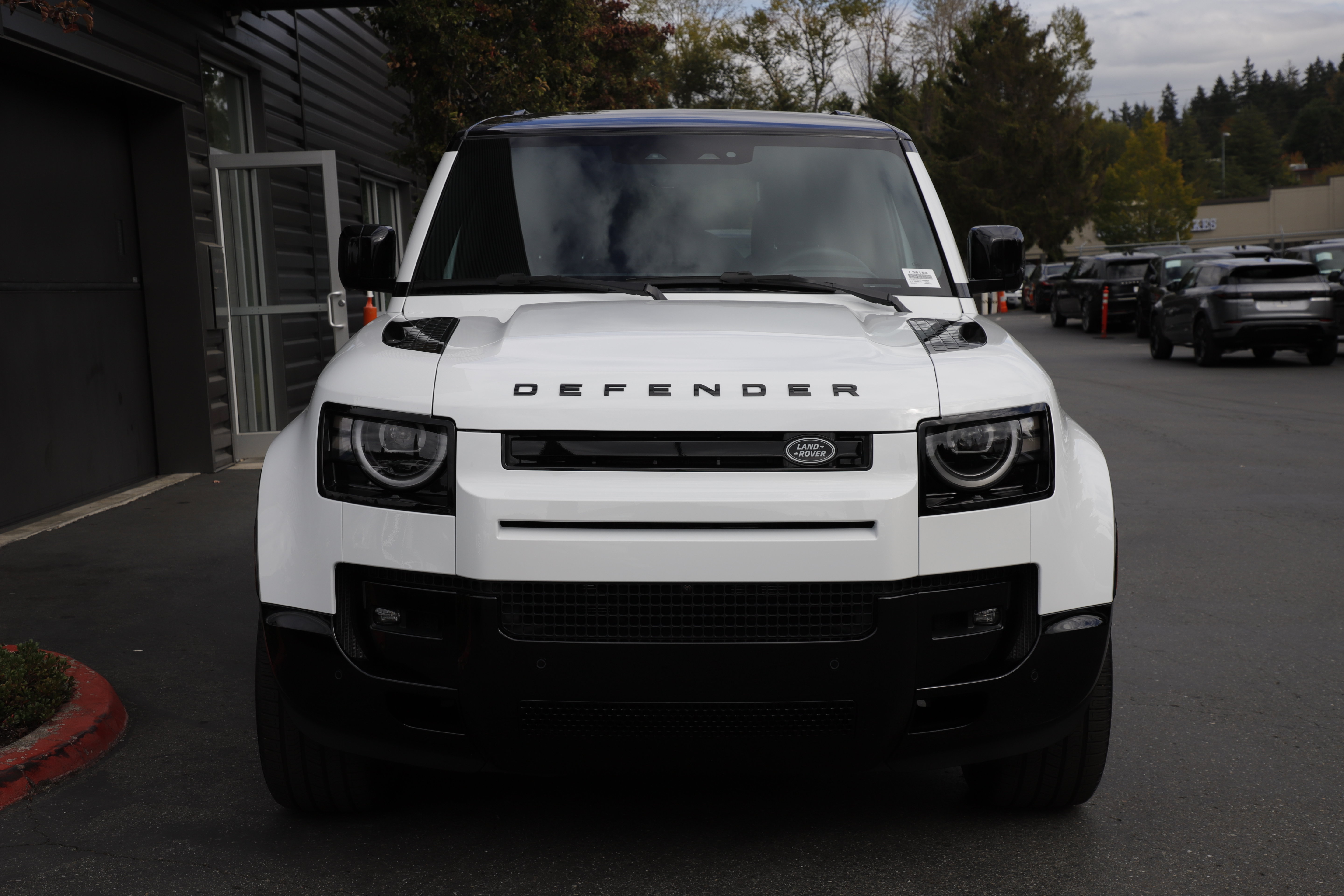 New 2026 Land Rover Defender 110 X-Dynamic SE AWD/4WD image 4