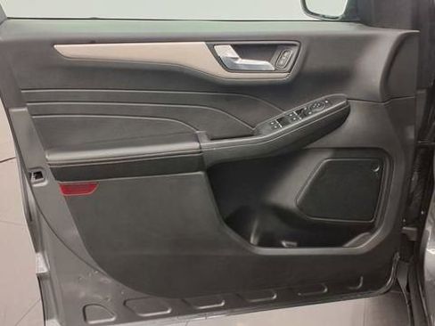 Used 2021 Ford Escape SE image 15