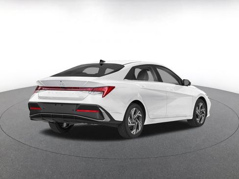 Used 2025 Hyundai Elantra Limited FWD image 10