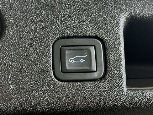 Used 2018 Chevrolet Equinox LT FWD image 29