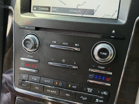 Used 2016 Lincoln Navigator Reserve AWD/4WD image 19