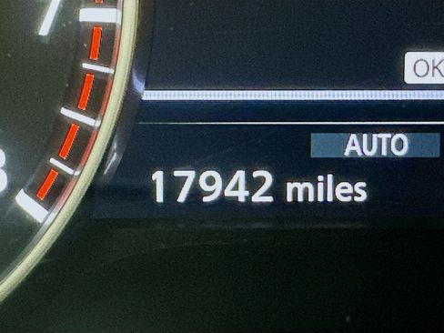 Used 2023 Nissan Pathfinder SV image 19