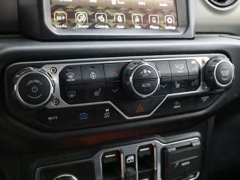 Used 2023 Jeep Wrangler Unlimited w/ Sun & Screen Package AWD/4WD image 30