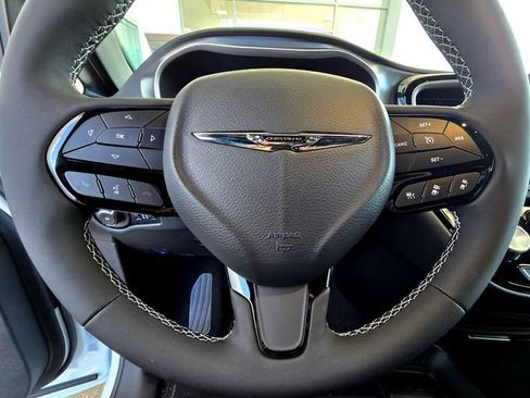 New 2026 Chrysler Pacifica Select w/ S Appearance Package image 12