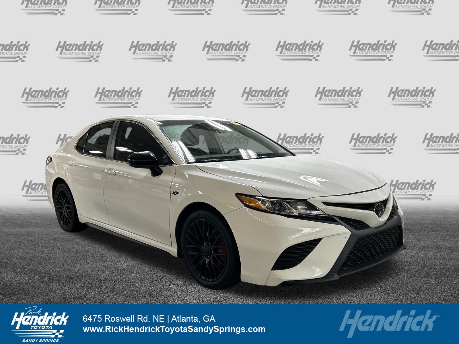 Used 2019 Toyota Camry SE FWD image 1