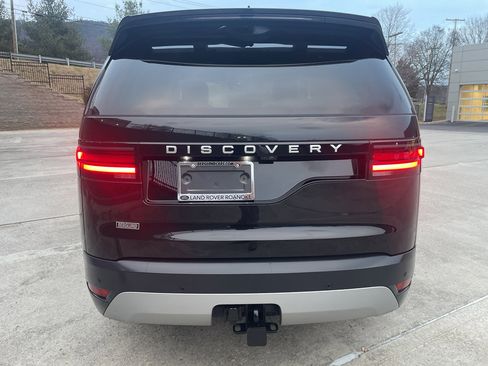 Used 2024 Land Rover Discovery S image 5