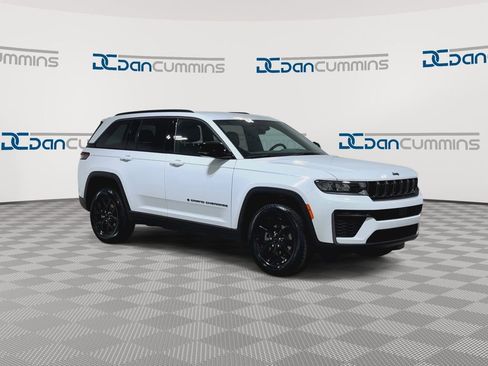 New 2026 Jeep Grand Cherokee Altitude AWD/4WD image 2