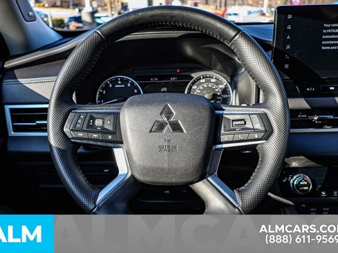 Used 2025 Mitsubishi Outlander SE image 25