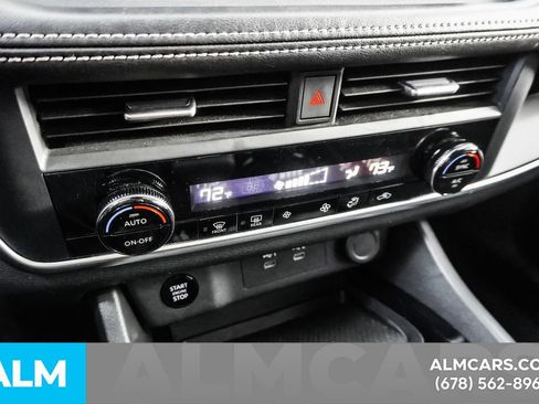 Used 2024 Nissan Rogue SV image 37