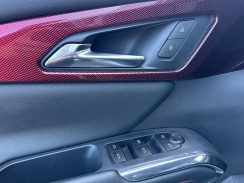 Used 2025 Chevrolet Traverse Z71 image 12