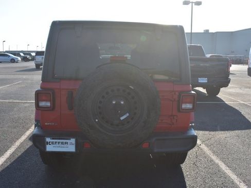 Used 2021 Jeep Wrangler Unlimited Sahara AWD/4WD image 6