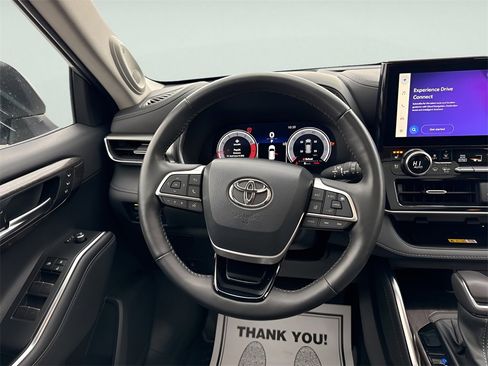 Used 2023 Toyota Highlander Limited image 14