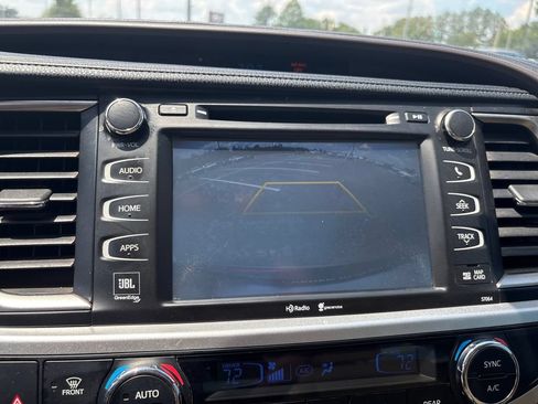 Used 2015 Toyota Highlander Limited w/ Driver Technology Package FWD image 18