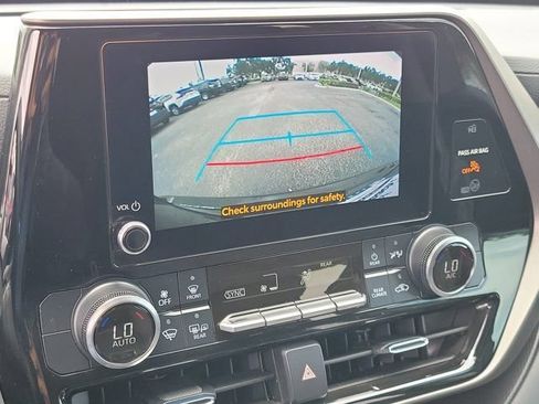 Certified 2024 Toyota Highlander LE FWD image 25