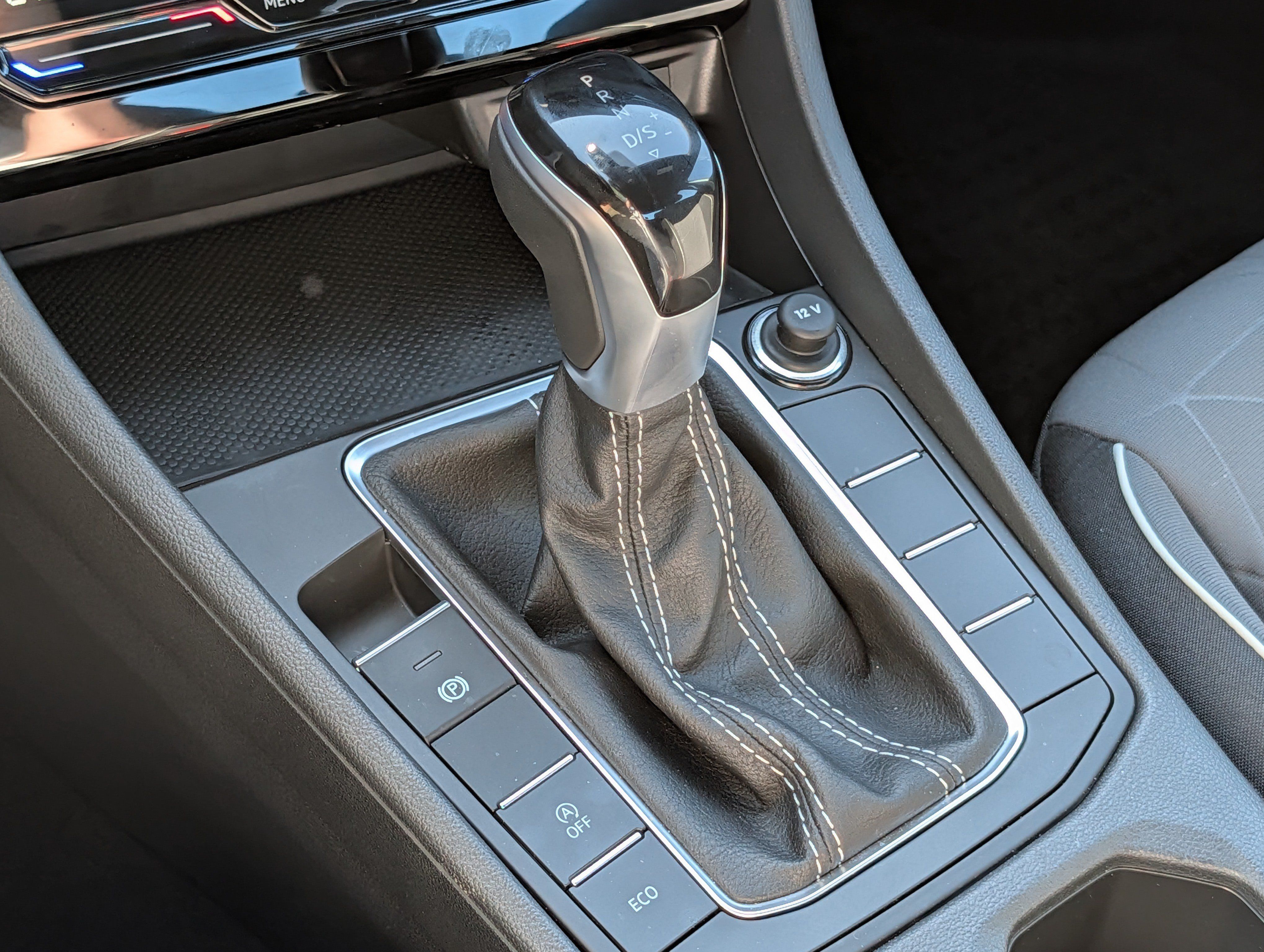 Certified 2025 Volkswagen Jetta Sport FWD image 24