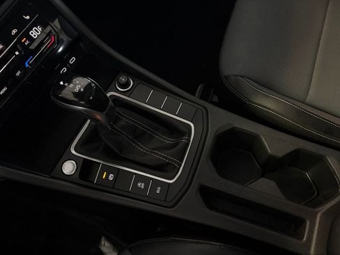 Used 2025 Volkswagen Jetta SE image 45