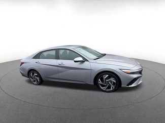 Used 2025 Hyundai Elantra SEL video 2
