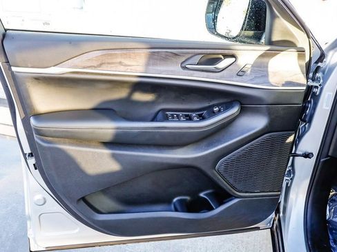 Used 2024 Jeep Grand Cherokee L Limited w/ Luxury Tech Group II image 26