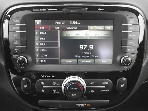 Used 2018 Kia Soul ! FWD image 13