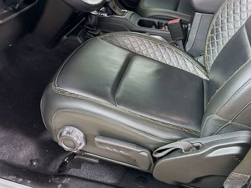 Used 2022 Jeep Gladiator Overland image 19