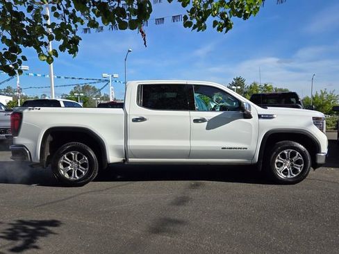 Used 2025 GMC Sierra 1500 SLT AWD/4WD image 3