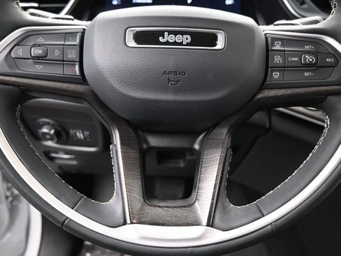 Used 2023 Jeep Grand Cherokee L Limited AWD/4WD image 33