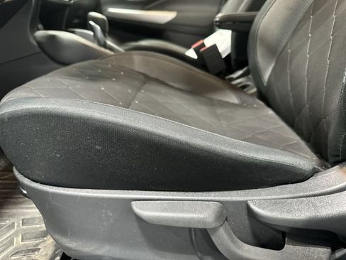 Used 2019 Nissan Kicks SV FWD image 18