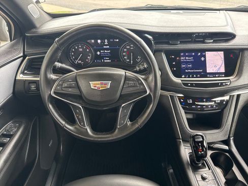 Used 2023 Cadillac XT5 Premium Luxury w/ Technology Package AWD/4WD image 8