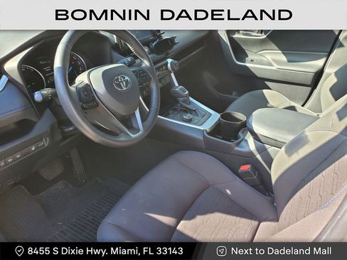 Used 2022 Toyota RAV4 SE image 15
