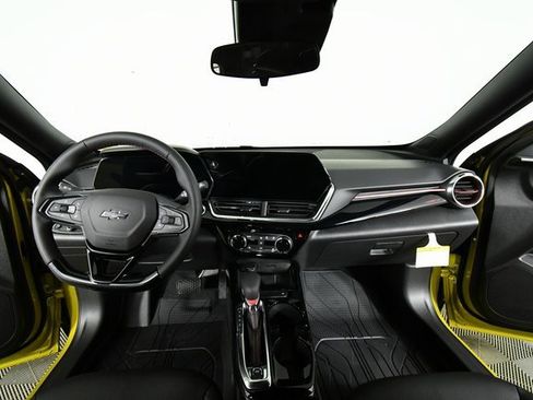 New 2025 Chevrolet Trax RS image 19