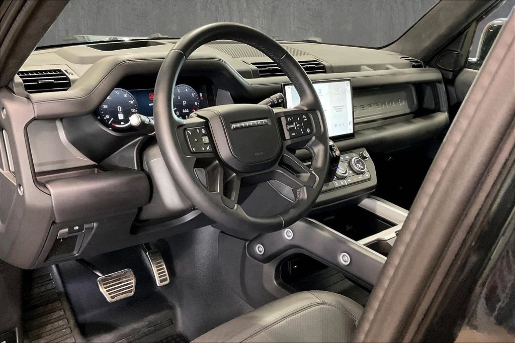 Certified 2025 Land Rover Defender 110 V8 AWD/4WD image 18