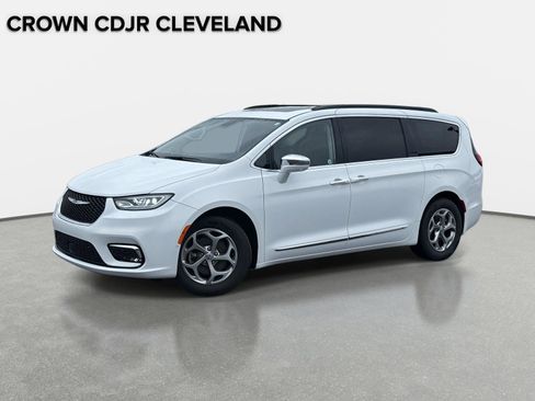 Used 2022 Chrysler Pacifica Limited image 1