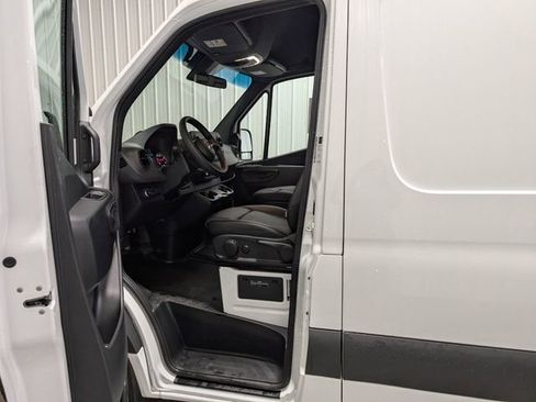 Used 2025 Mercedes-Benz Sprinter 2500 image 11