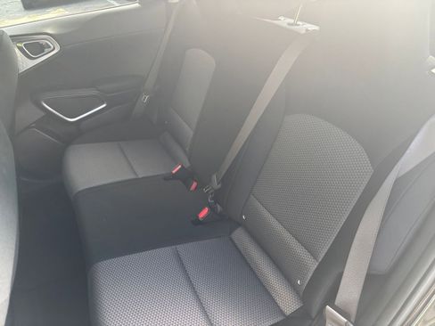 Used 2025 Kia Soul LX w/ LX Technology Package FWD image 21