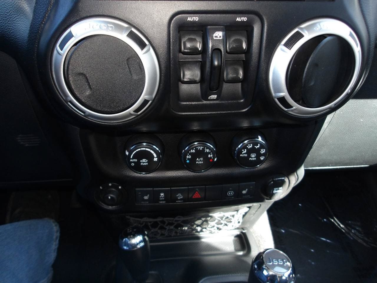Used 2011 Jeep Wrangler Unlimited Rubicon w/ Dual Top Group AWD/4WD image 18