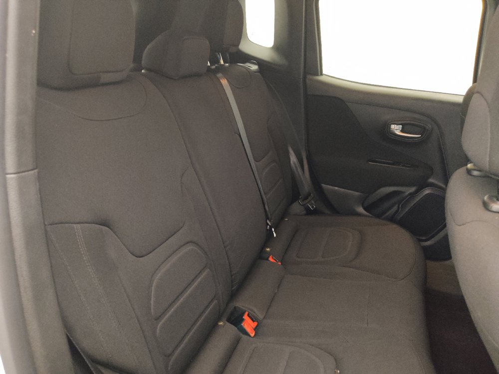 Used 2020 Jeep Renegade Latitude FWD image 19