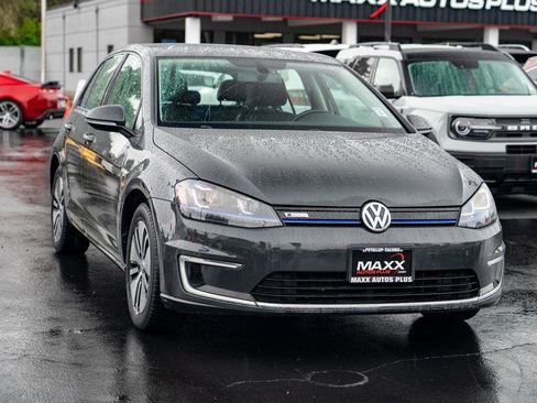 Used 2016 Volkswagen e-Golf SEL Premium image 2