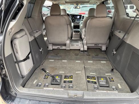 Used 2017 Toyota Sienna image 10