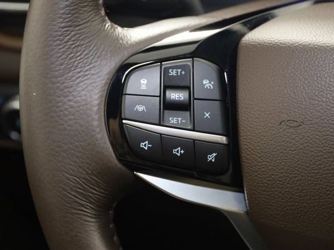 Used 2022 Ford Explorer King Ranch w/ Premium Technology Package image 39