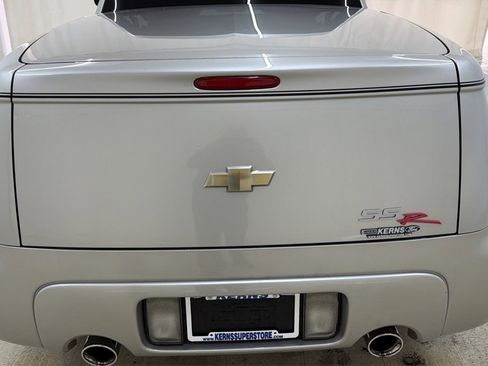 Used 2004 Chevrolet SSR w/ Preferred Equipment Group image 4