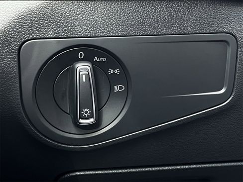 Used 2024 Volkswagen Tiguan SE image 20