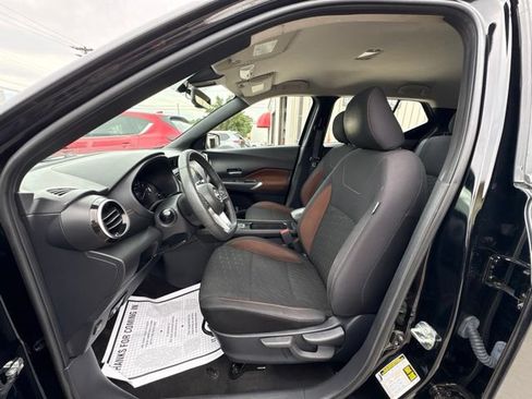 Used 2023 Nissan Kicks SR w/ Interior Electronics Package FWD image 12
