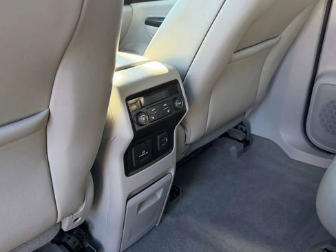 Used 2019 GMC Acadia SLT image 21