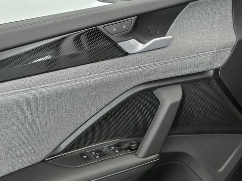 Used 2025 Volkswagen Tiguan S image 5