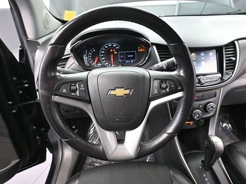 Used 2020 Chevrolet Trax LT w/ LT Convenience Package AWD/4WD image 25