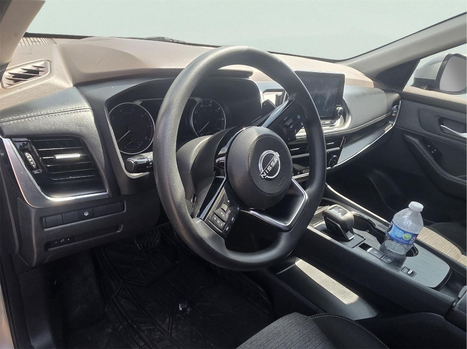 Used 2022 Nissan Rogue SV FWD image 4